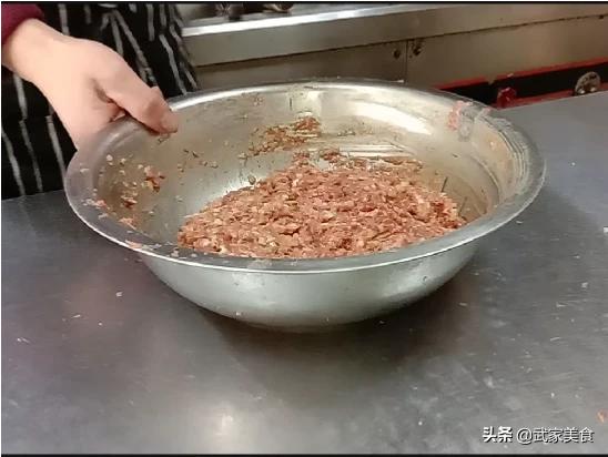 饭店调肉馅怎样去腥，鱼肉做饺子馅怎么弄才不会腥？