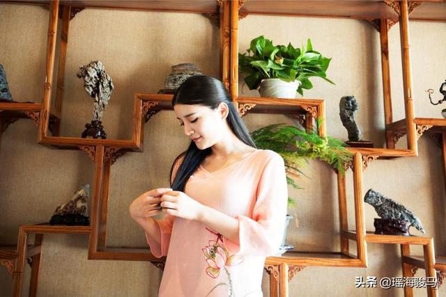 诗词摄影,谁来聊一聊“小轩窗,正梳妆。长门赋,鸾凤翔”的拍摄思路？