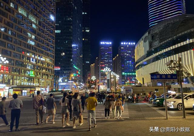 为什么最近这么多人去考察肖春红建设的花果园楼盘？
