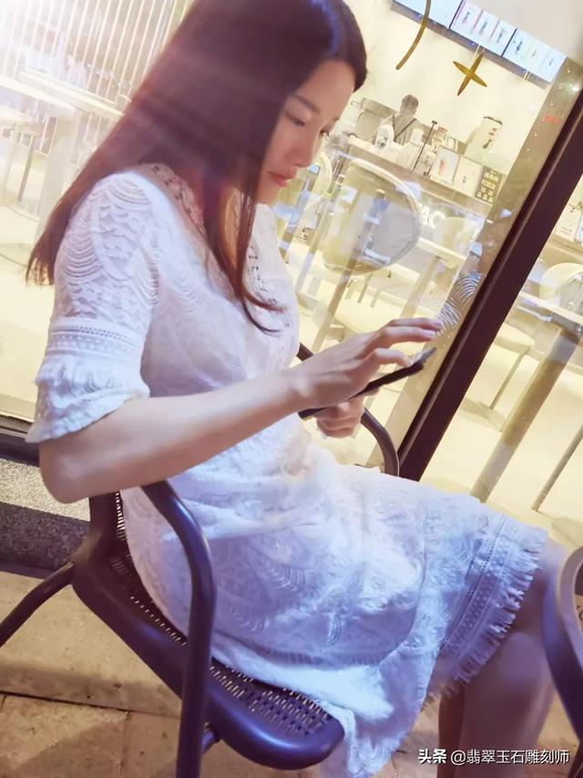 翡翠手镯回收值钱吗,翡翠手镯戴着小了，还卖不出去该怎么办？