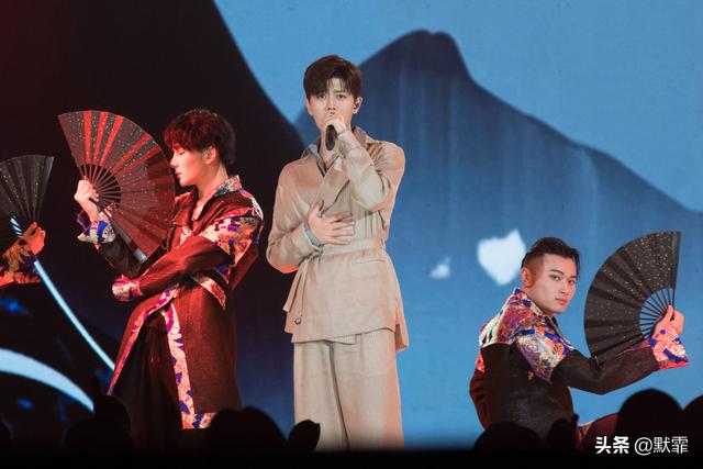 演员高以翔简介:大家能不能给我安利一个国内男明星？