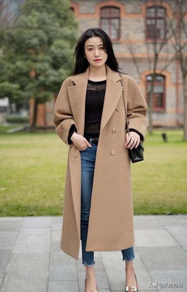 <b>40岁的女人穿衣服怎么搭配</b>