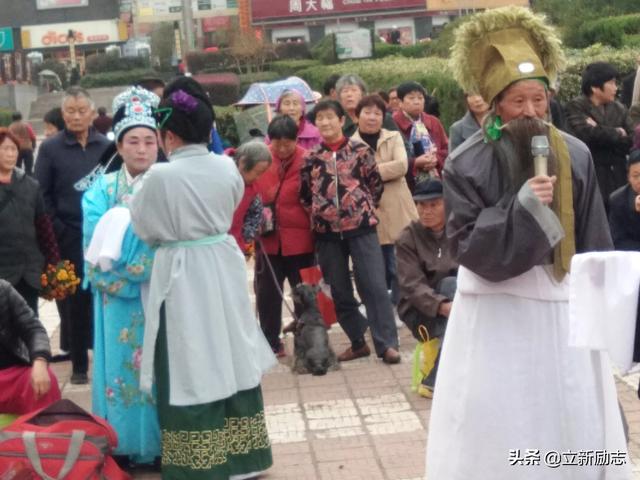 马上过春节了。你知道怎样入席就坐吗？