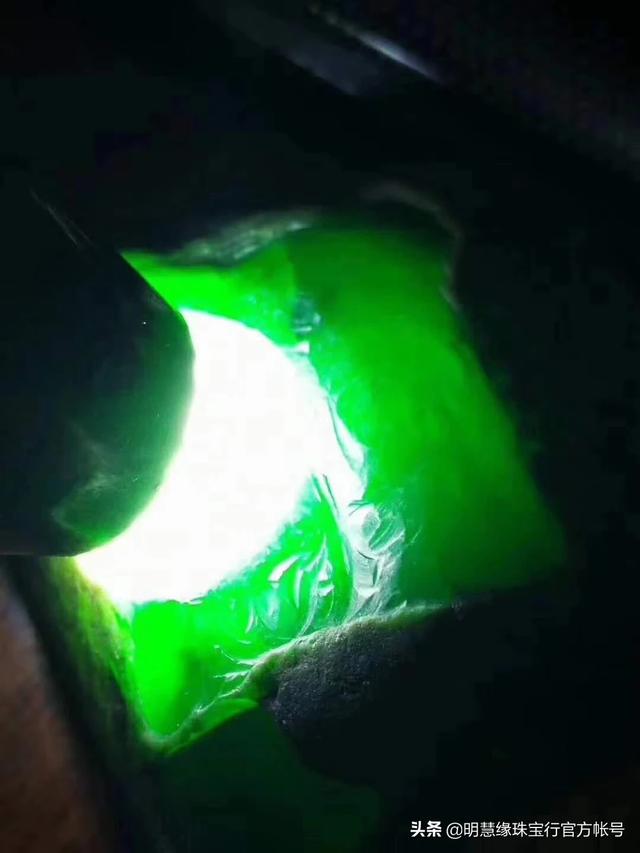 销售翡翠如何夸赞翡翠,为啥有人说玩翡翠时买者如鼠，卖者如虎？