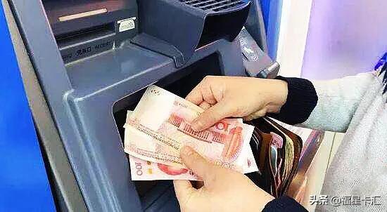 银行假钱从哪里来，中国银行提款机提出张假钱怎么办哪里能管现在连银行都，哎