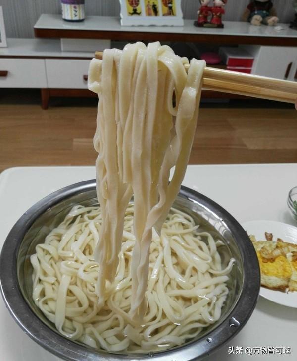 柳岩化身美厨娘:亲们，蜗居在家都制作出了哪些美食呢配图求分享，我也想尝尝
