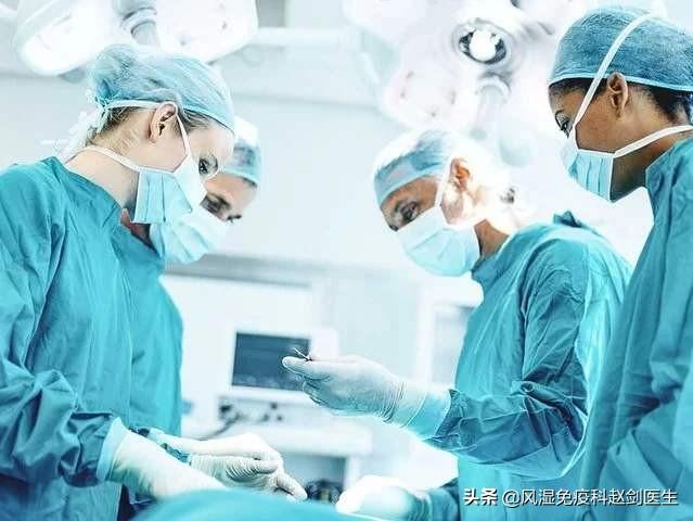 患了骨性关节炎怎么治疗:关节坏了，走不动路了怎么办？骨关节炎吃药还是手术好？