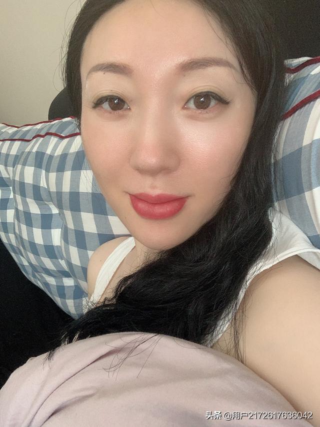 四十多岁的女人随时在朋友圈里晒自拍是什么心态