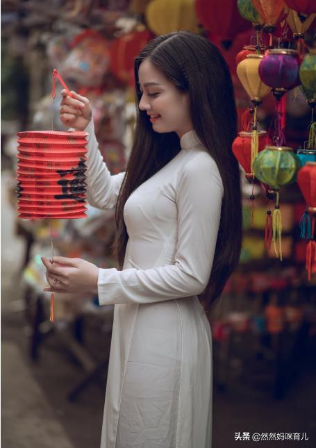 周冬雨同学发声:本人一直是个平胸的人，怎么办呢