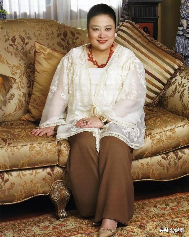 英达现任妻子:67岁泰王5位漂亮娇妻，苏提达会是最后赢家吗