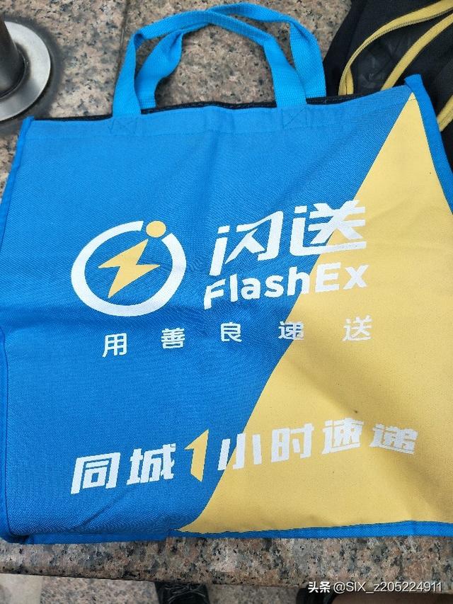 在深圳跑闪送的兄弟真能有钱赚吗？取件及送件还需多跑几公里？