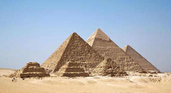 金字塔形状图片，长城和金字塔相比哪一个更伟大