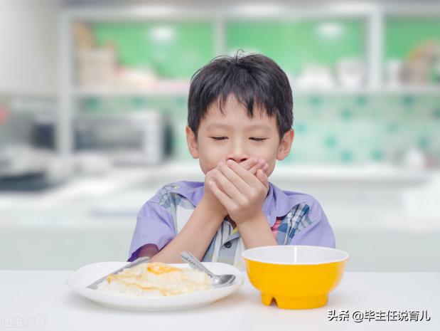 如何区分积食呕吐和受凉呕吐:十孩九积食，孩子刚刚开始积食时，哪些“迹象”可以一眼看出？