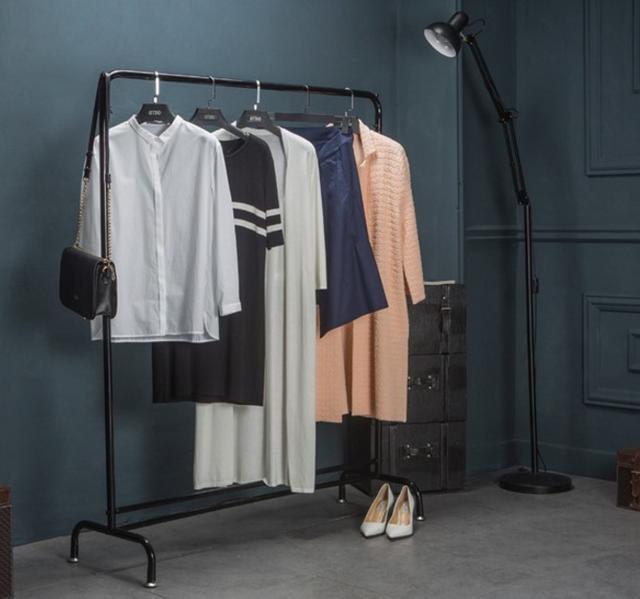 为什么人们在专柜上面买的很贵的衣服，地摊上几十块钱就能买到类似款式的？插图27