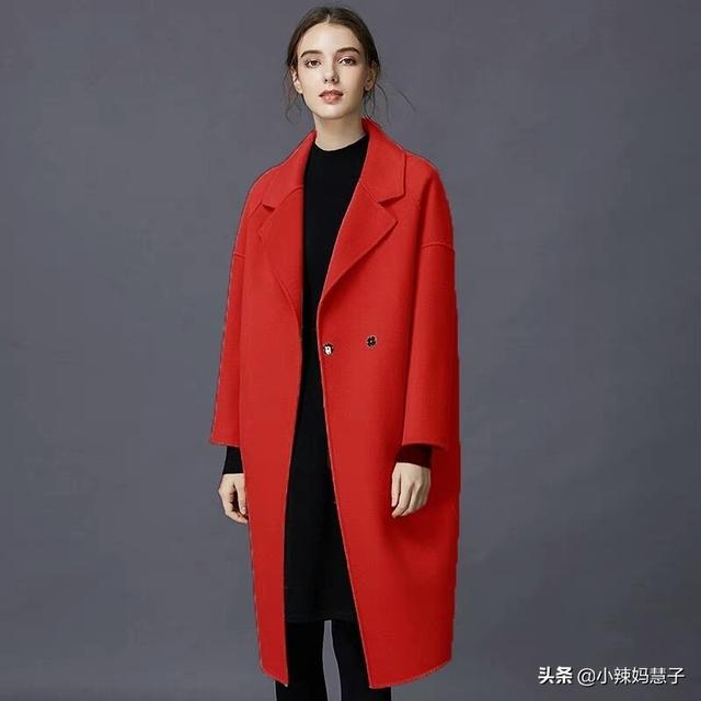 红色大衣怎么搭配好看？