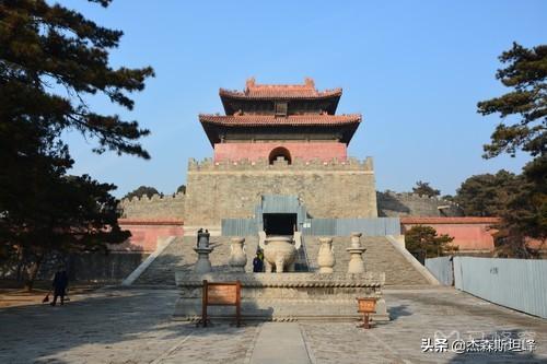中国历史清朝未解之谜，藏着几大未解之谜的清东陵，乾隆帝棺椁为何漂起