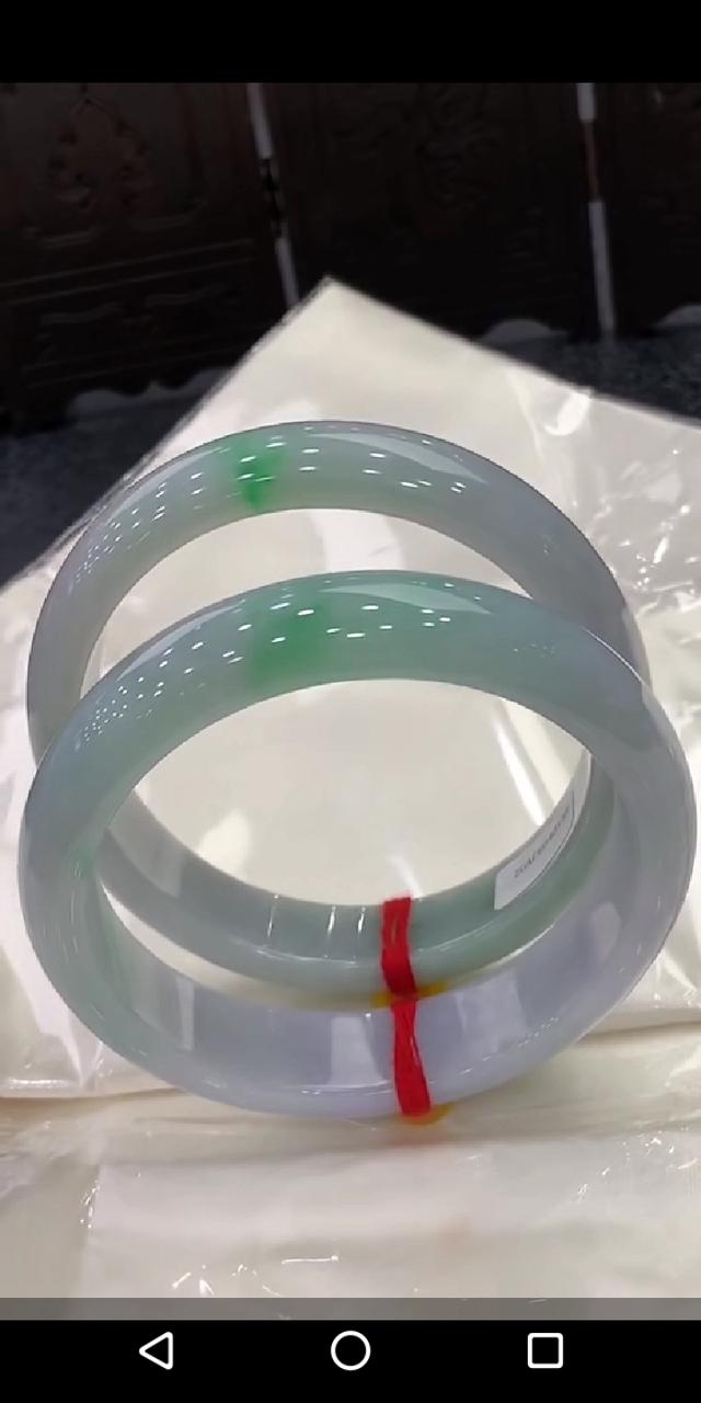 老凤祥5000左右玉手镯,五千左右能买个什么品质的翡翠手镯？