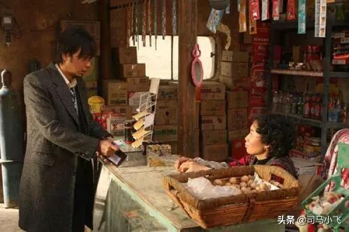 追踪那野兽 恐锤:电影《无人区》中，盗猎团伙老大为什么要杀害老板娘呢？