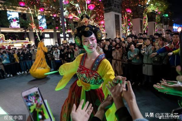 西安男版不倒翁:西安，谁是西安最红的网红？