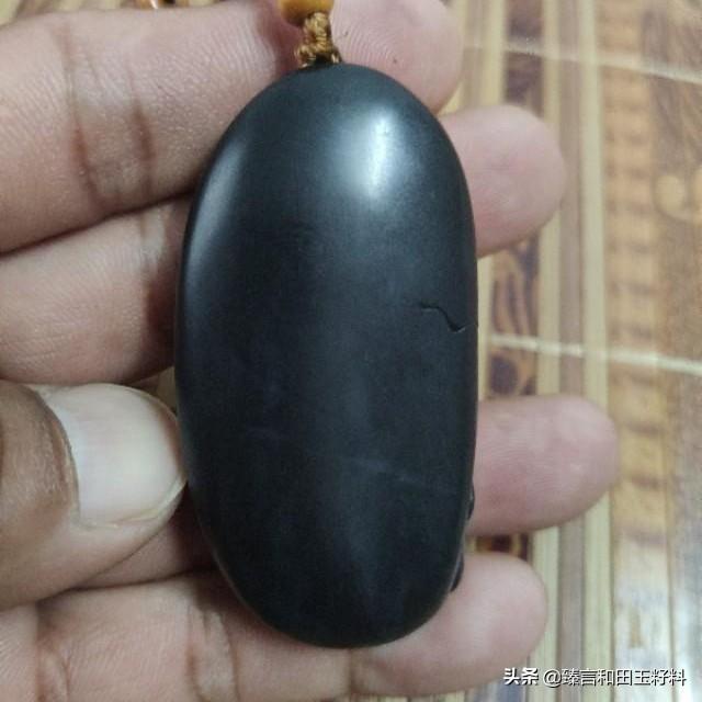 和田墨玉值钱吗,如何判断和田玉籽料墨玉值不值钱？