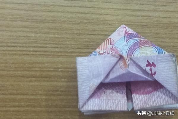 百元折三角形图片