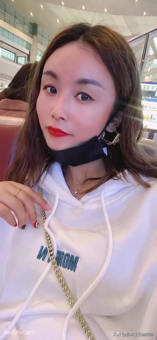 古董手镯图片,这镯子是啥种的，能值多少钱？