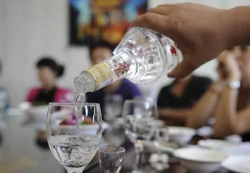 俄罗斯人嗜酒成性，为什么感觉有些人到中国来了却不胜酒力？插图150