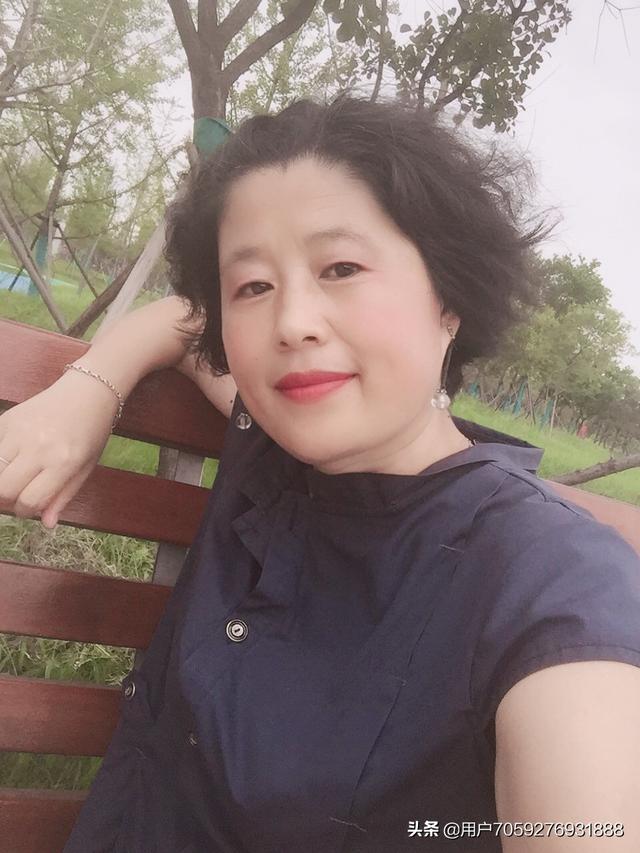 50岁左右的女人用什么微信头像既不失端庄又显得可爱
