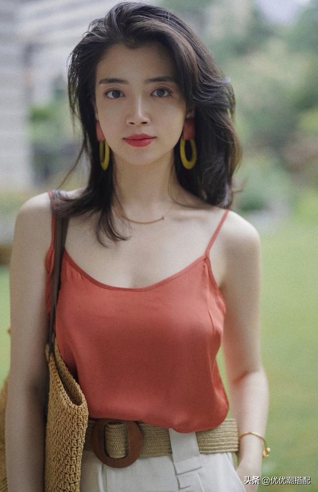 小吊带上衣都可以怎么搭配