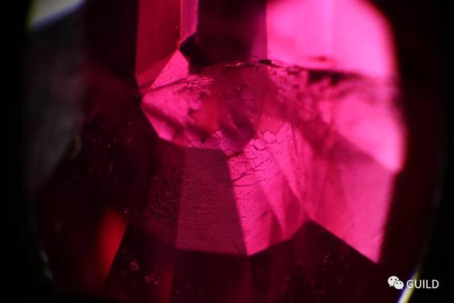 最简单鉴定红宝石的真假,怎样鉴别红宝石有烧还是无烧？