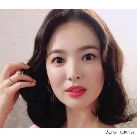 宋仲基剧组被举报:宋仲基隐瞒恋情有苦衷，为什么明星下意识的都在隐瞒恋情