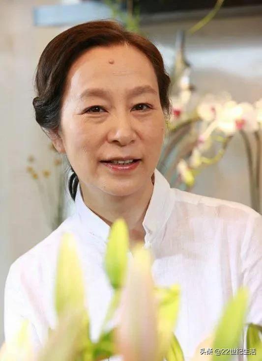奚美娟娟简历:刚刚大学毕业，是先去学技术还是攒钱好？