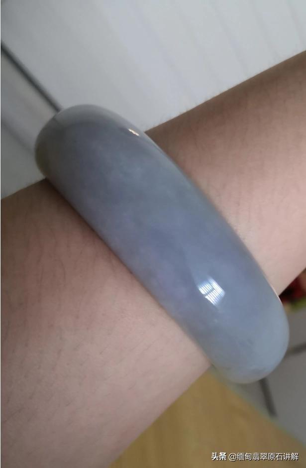 翡翠玉镯几年后对比,戴了三年的玉镯，大家觉得怎么样？