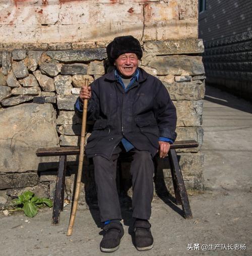 老烟斗灵异事件照骨镜:有哪些令人浑身发抖的故事？
