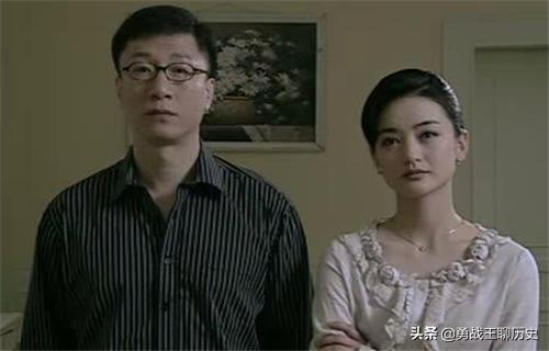 《潜伏》里，谢若琳去余则成家吃饭，看见饺子，说了句“该死的鬼子”，暗示了什么？:程丽琳