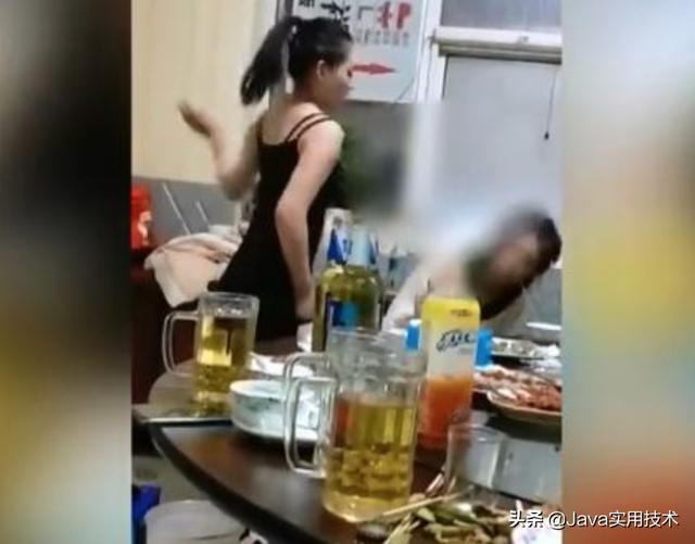 白衣女孩:电影《吾乃母亲》中，机器人有必要自愿让女孩杀了它吗