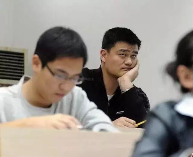 为何现役运动员孙杨已经成为博士，而姚明本科毕业却花了七年时间？