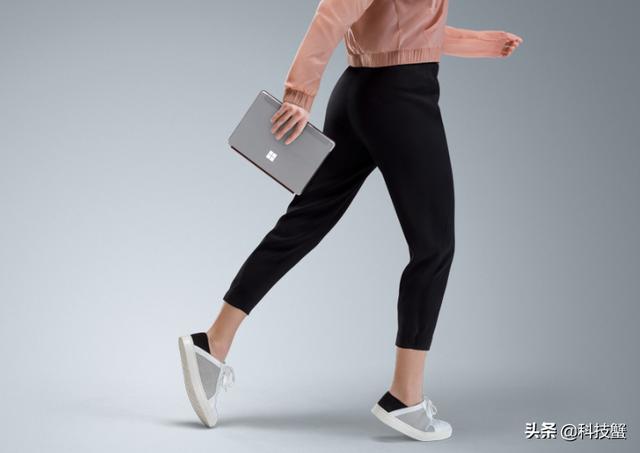 想买一个surface go出差或者外出使用,这平板怎么样？