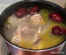 榴莲壳炖鸡的做法，煲榴莲鸡汤，鸡肉放少了会不好吗？