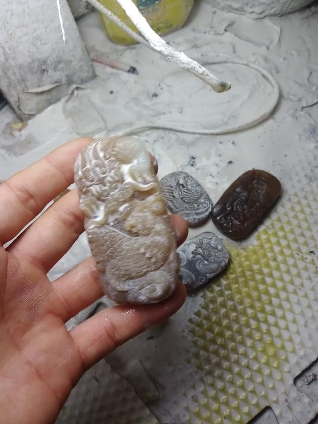 玉的材质有哪些种类,玉石雕刻与玉石材质有着什么样的联系？