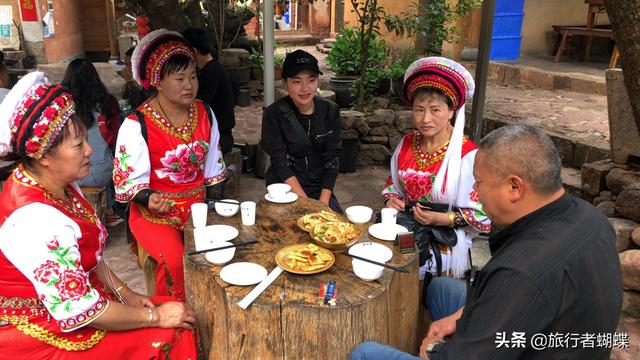 做自媒体的人在酒店用餐边吃边做直播,你遇到这样的行为反感吗？