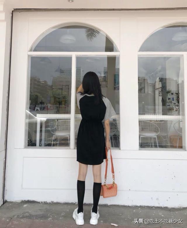 黑色中筒袜穿什么鞋比较好看？插图21