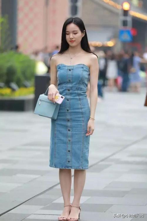 白边韩系情头:白边情头韩系最近火的 中长款的牛仔半身裙怎么搭配才好看？真的有那么显瘦吗？