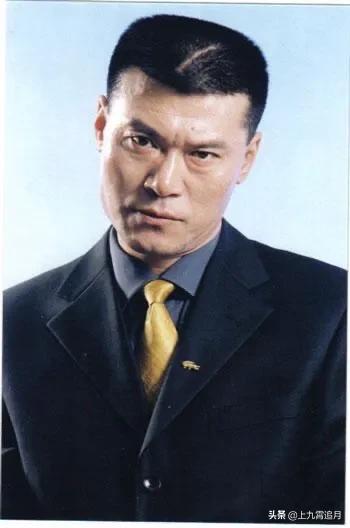 国内谁演的黑帮大佬气场最强,演技最好？