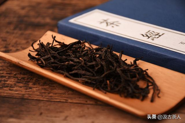 喝红茶养胃吗，有人说“绿茶伤胃，红茶养胃”，到底对不对为什么