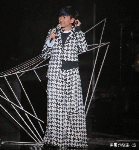 歌手胡月:演唱会上都发生过哪些搞笑的瞬间？