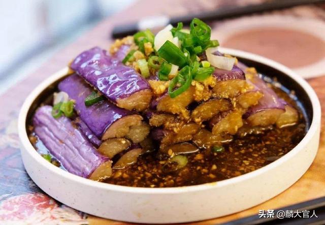 炒茄子如何炒的紫紫的,不变色,吃起来又软软的呢？