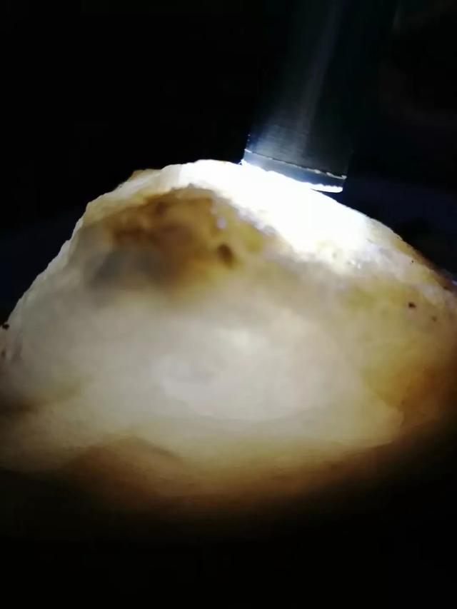 石英岩与石英岩玉在外表上怎么区分有什么简单的方法吗