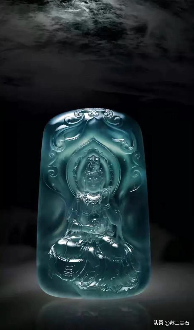 揭阳工翡翠雕刻的特点,揭阳五万能买什么样的翡翠？