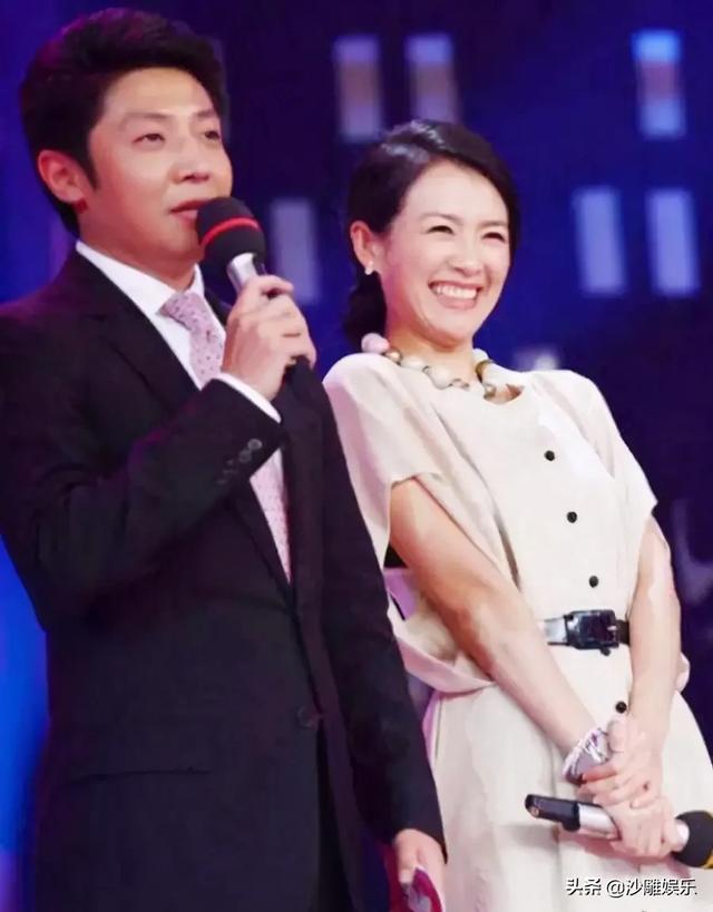 撒贝宁章子怡年龄:穿三角泳装被偷拍，比15岁继女还瘦，42岁章子怡美不美